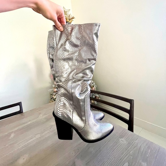 Dolce Vita- Numbra Ruched Boot In silver- Size 8.5 - Picture 2 of 10